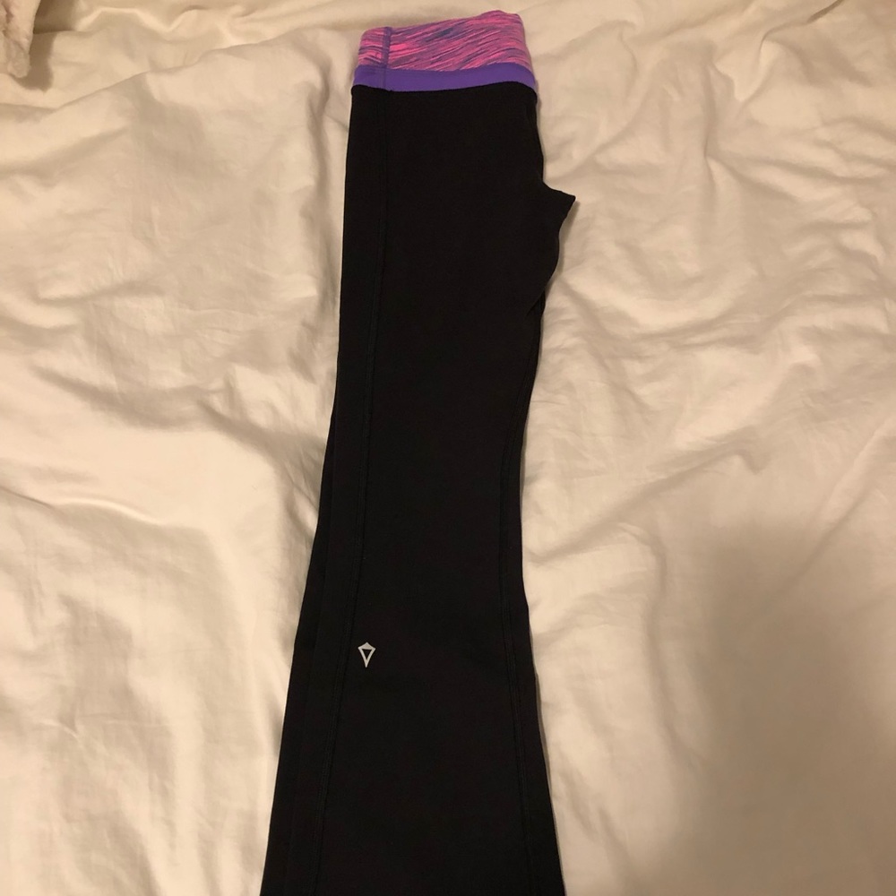Black reversible ivivva yoga pants